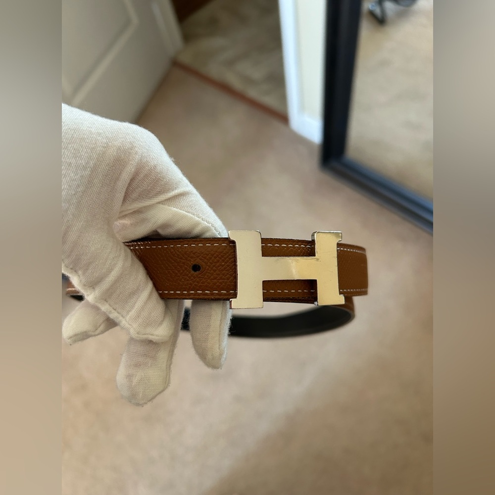 Hermes 24mm Noir / Gold Reversible Leather Belt Silver H
Buckle, Size 90 - Picture 3 of 17